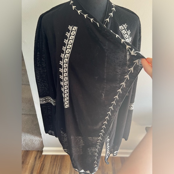 Haute Project Black and White Long Sleeve Cardigans - Picture 2 of 5